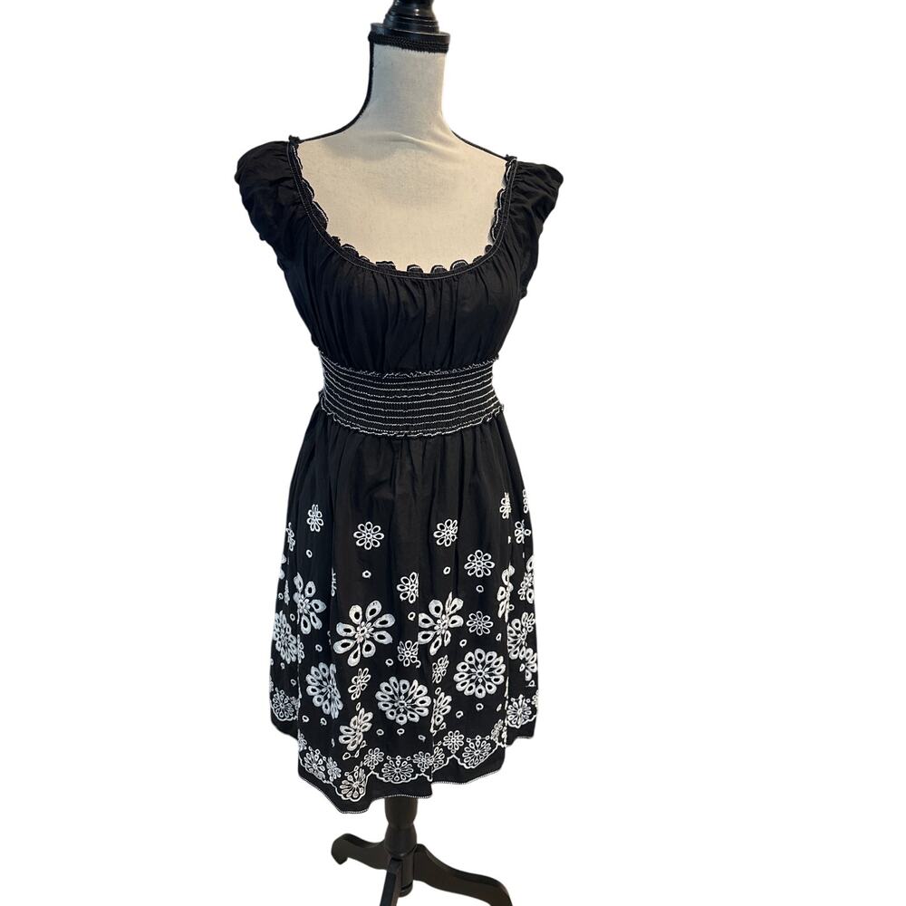 Women’s Max Studio Embroidered Dress. Size Medium
